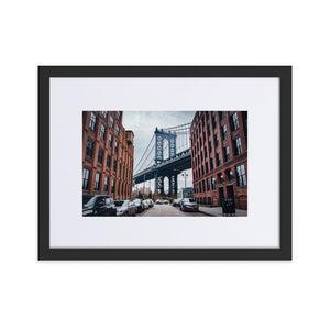 MANHATTAN BRIDGE Affiches 12in x 18in (30cm x 45cm) / Europe seulement - Encadré noir avec passe-partout - Thibault Abraham