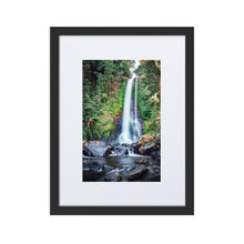 Charger l&#39;image dans la galerie, GITGIT WATERFALL Affiches 12in x 18in (30cm x 45cm) / Europe seulement - Encadré noir avec passe-partout - Thibault Abraham