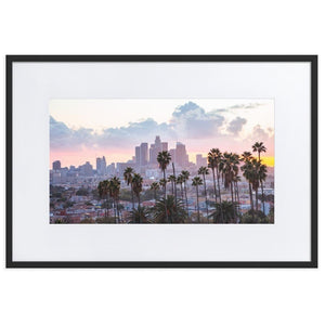 LOS ANGELES SUNSET Affiches 24in x 36in (61cm x 91cm) / Europe seulement - Encadré noir avec passe-partout - Thibault Abraham