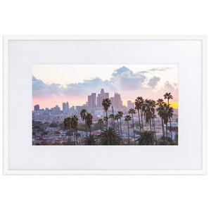 LOS ANGELES SUNSET Affiches 24in x 36in (61cm x 91cm) / Europe seulement - Encadré blanc avec passe-partout - Thibault Abraham