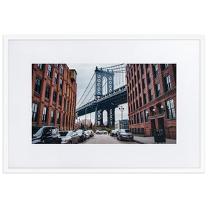 MANHATTAN BRIDGE Affiches 24in x 36in (61cm x 91cm) / Europe seulement - Encadré blanc avec passe-partout - Thibault Abraham